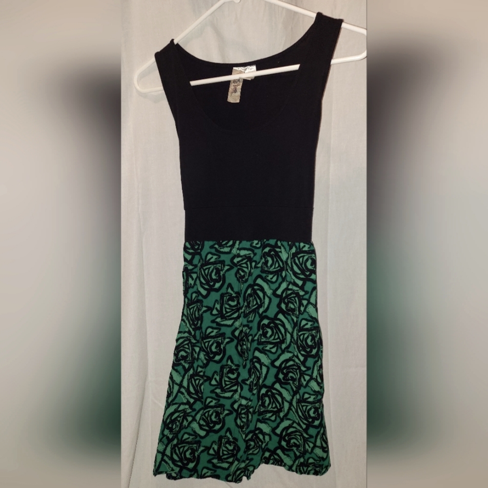Sleeveless dress
